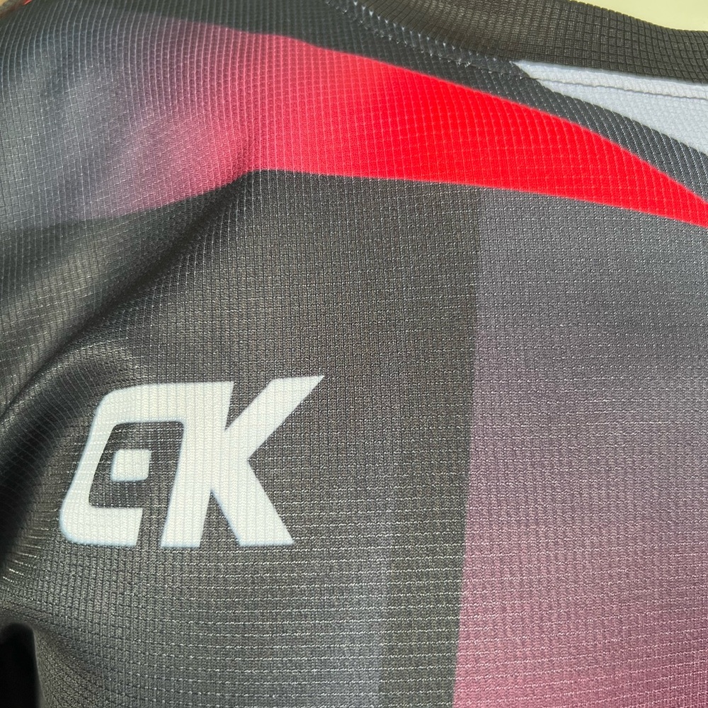 T-Shirt - Picture 5 of 12
